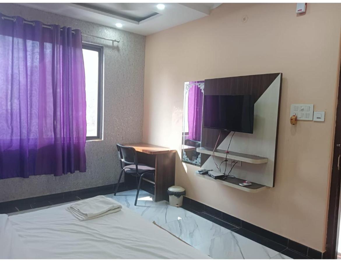 Shivam Hotel, Gorakhpur Exteriör bild