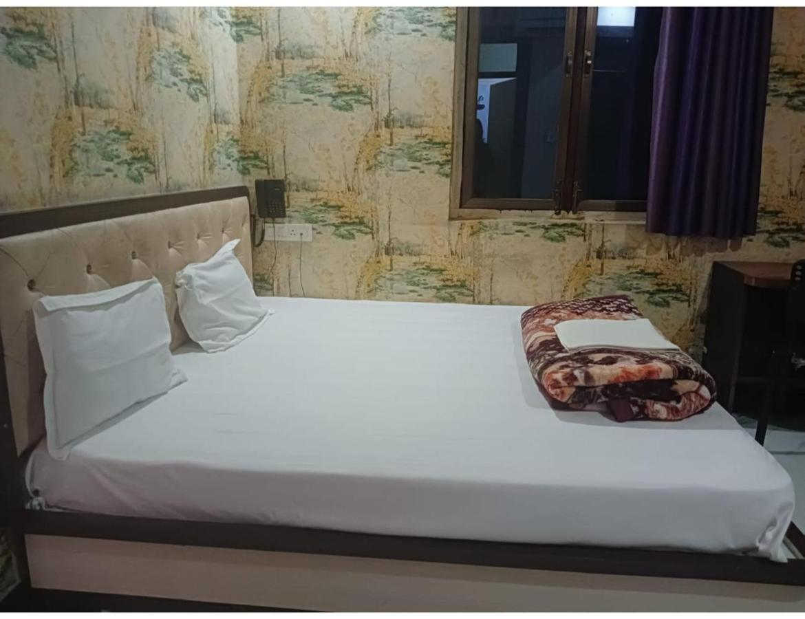 Shivam Hotel, Gorakhpur Exteriör bild