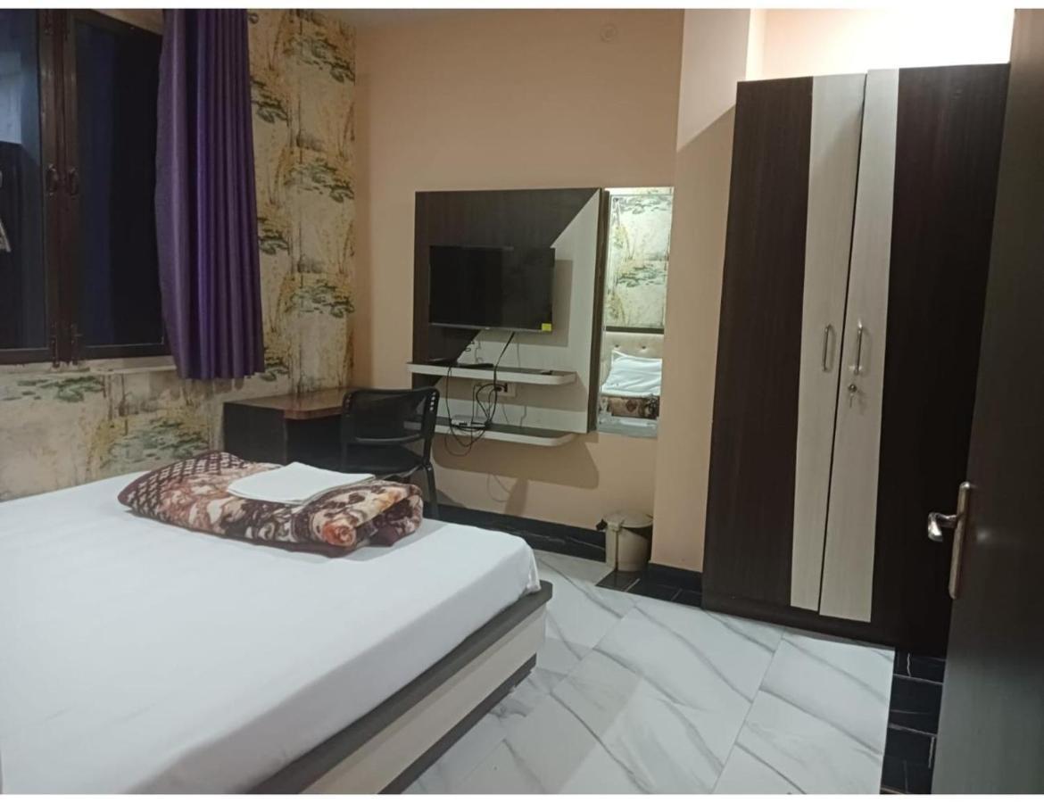 Shivam Hotel, Gorakhpur Exteriör bild