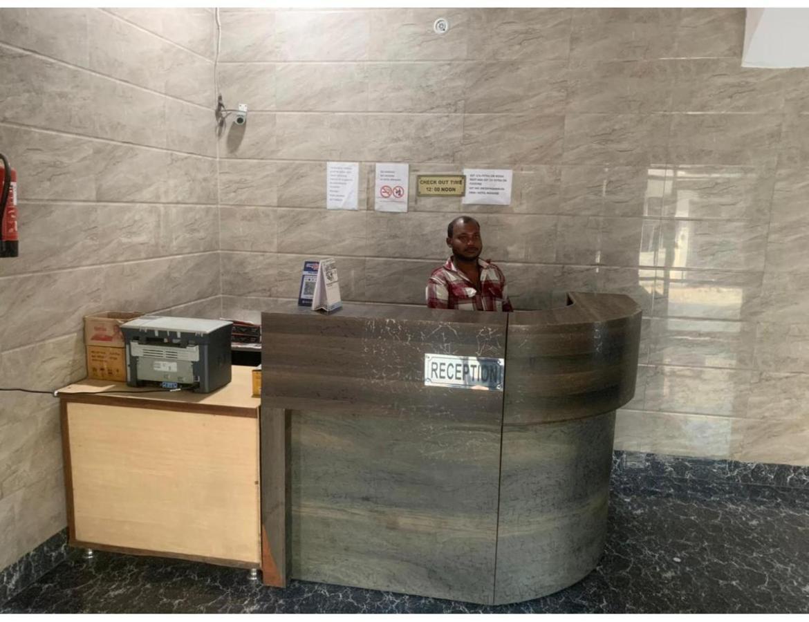 Shivam Hotel, Gorakhpur Exteriör bild